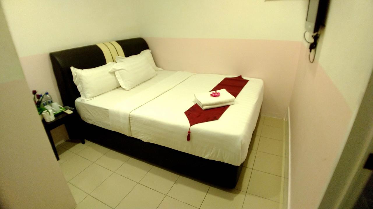 Apple 1 Hotel Budget Гелугор Экстерьер фото