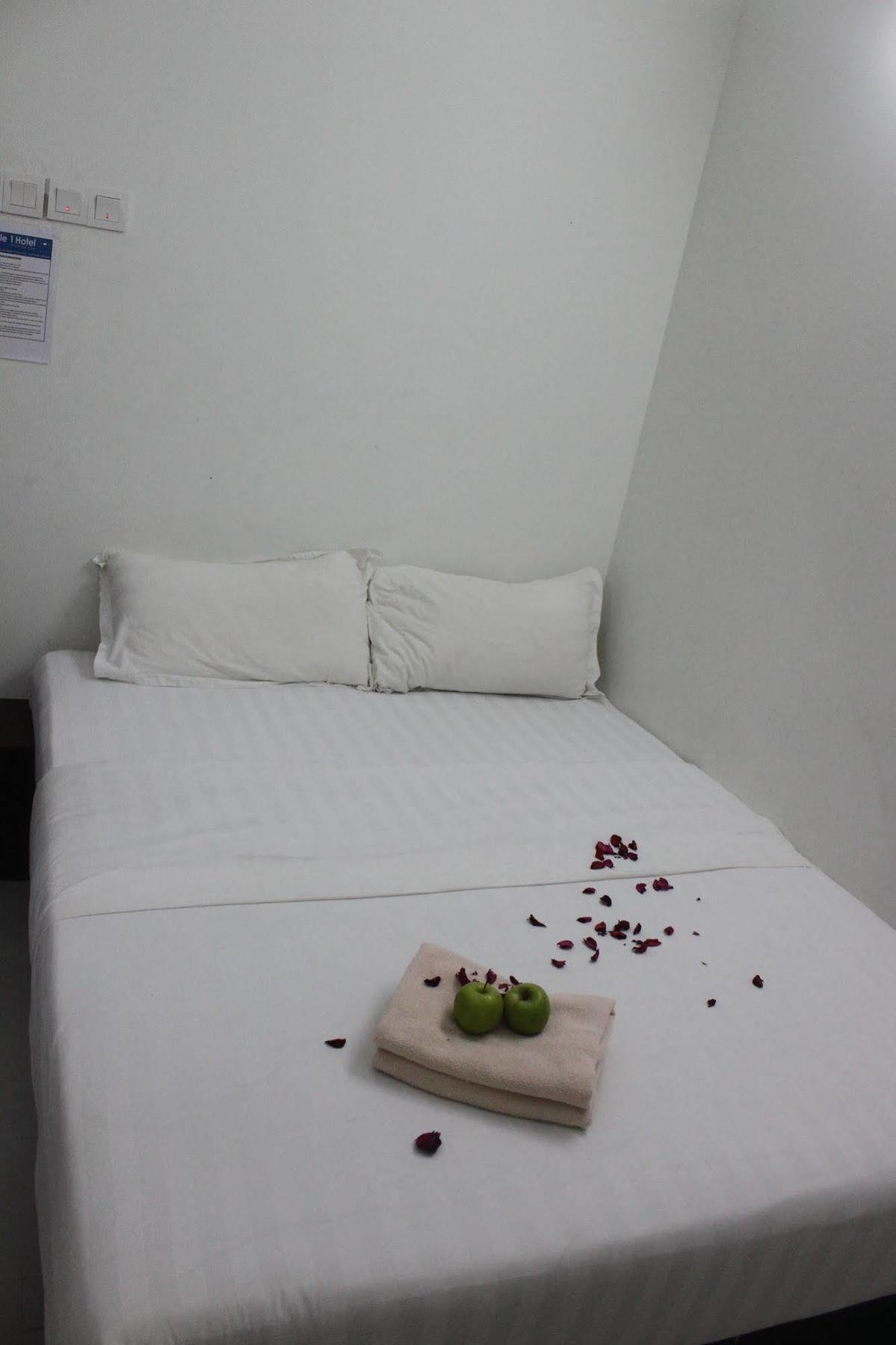 Apple 1 Hotel Budget Гелугор Экстерьер фото